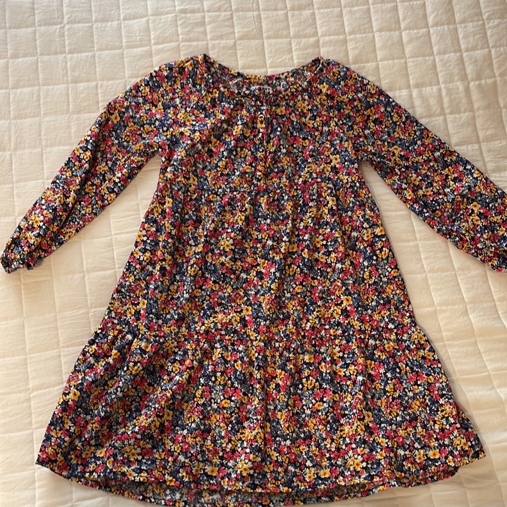 Old Navy girls flower long sleeve dress. Size 6/7.